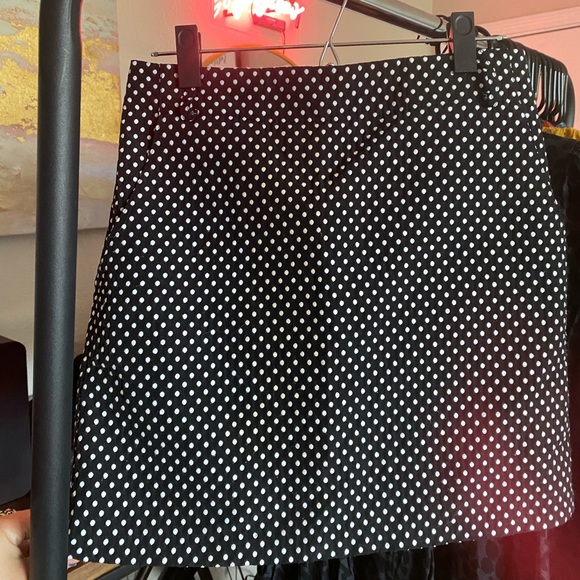 Polka dot mini skirt 🤍🖤 - Picture 3 of 3